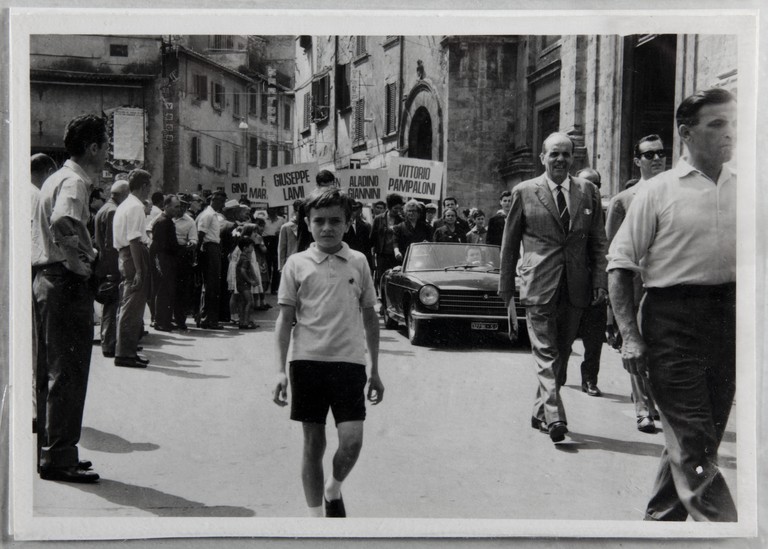 Poggibonsi, 18-19 luglio 1964, XX° anniversario della liberazione e conferimento ad Alcide Cervi della cittadinanza onoraria. Corteo per le vie della città
